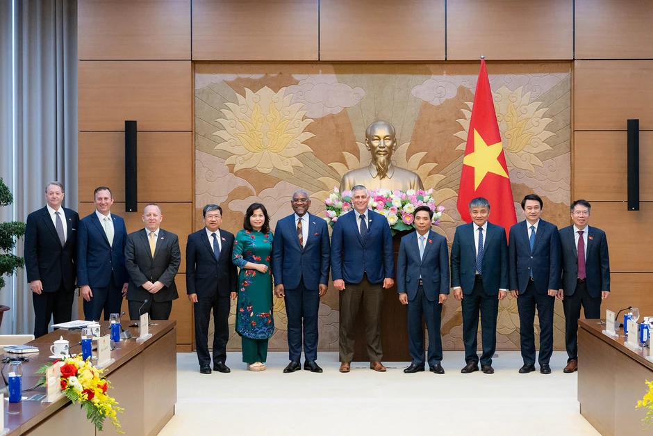 Các nghị sĩ Mỹ tận mắt chứng kiến những thành tựu toàn diện mà Việt Nam đạt được Các nghị sĩ Mỹ tận mắt chứng kiến những thành tựu toàn diện mà Việt Nam đạt được