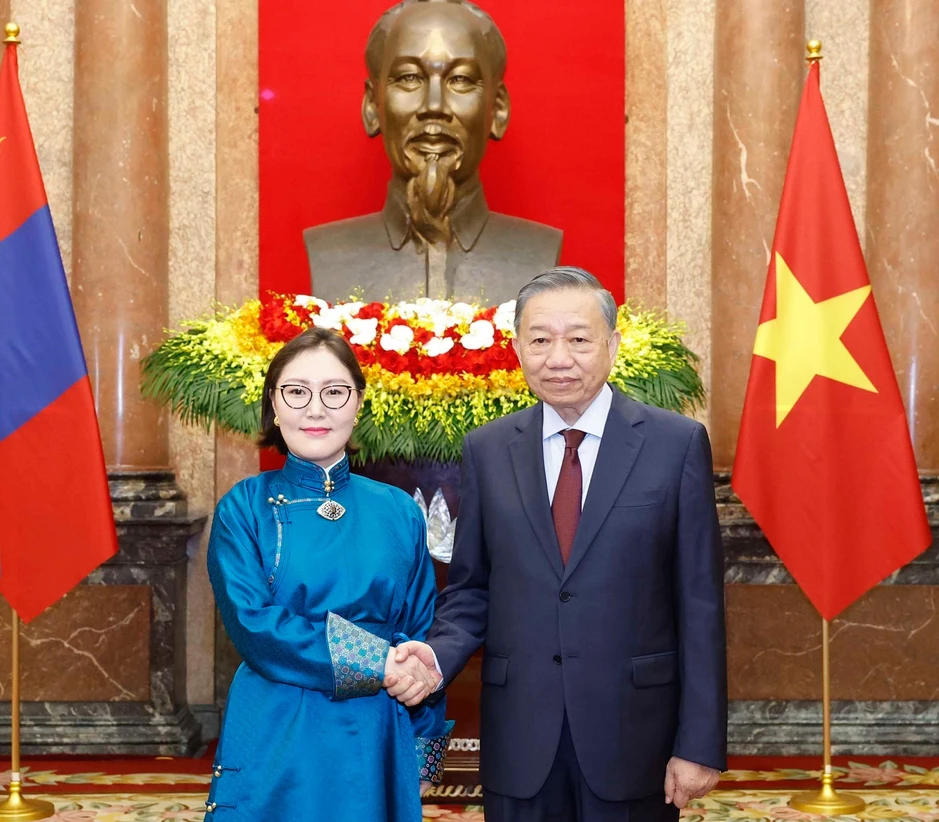 Các tân đại sứ trình Quốc thư lên Tổng Bí thư, Chủ tịch nước Các tân đại sứ trình Quốc thư lên Tổng Bí thư, Chủ tịch nước