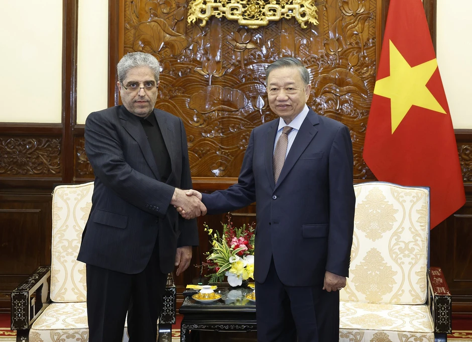 Các tân đại sứ trình Quốc thư lên Tổng Bí thư, Chủ tịch nước Các tân đại sứ trình Quốc thư lên Tổng Bí thư, Chủ tịch nước
