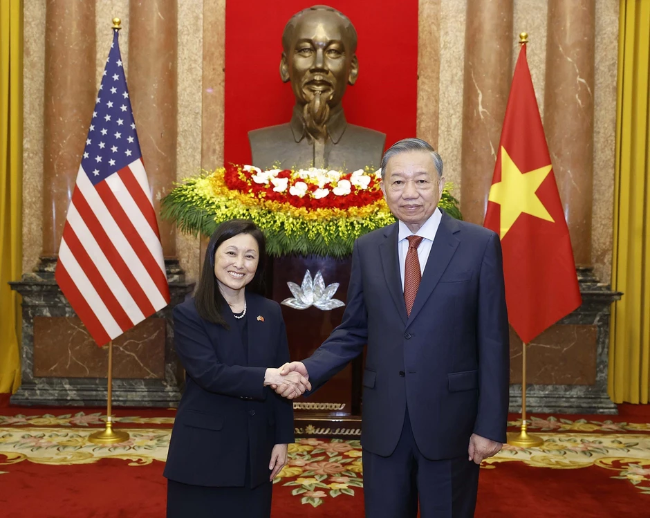 Các tân đại sứ trình Quốc thư lên Tổng Bí thư, Chủ tịch nước Các tân đại sứ trình Quốc thư lên Tổng Bí thư, Chủ tịch nước