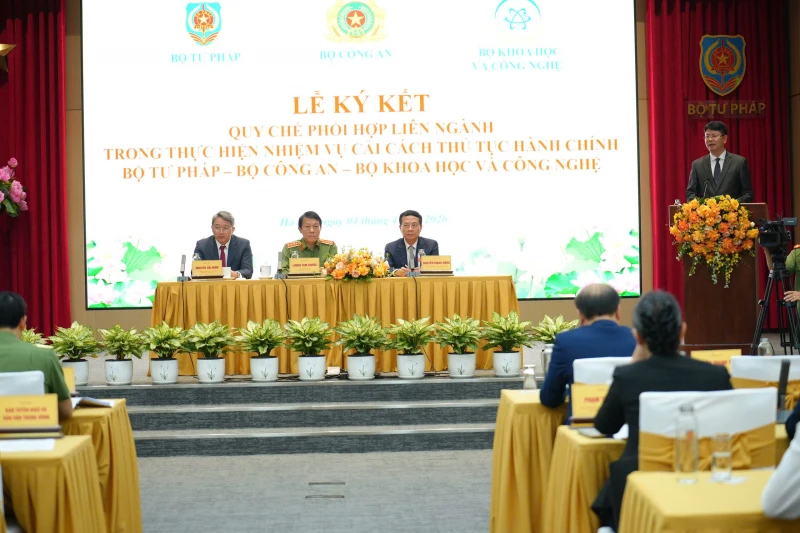 Cải cách thủ tục hành chính phải đổi mới thực chất, toàn diện, gắn với chuyển đổi số Cải cách thủ tục hành chính phải đổi mới thực chất, toàn diện, gắn với chuyển đổi số