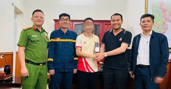 Cán bộ công an bất ngờ nhận được số tài khoản lạ chuyển tới nửa tỉ đồng