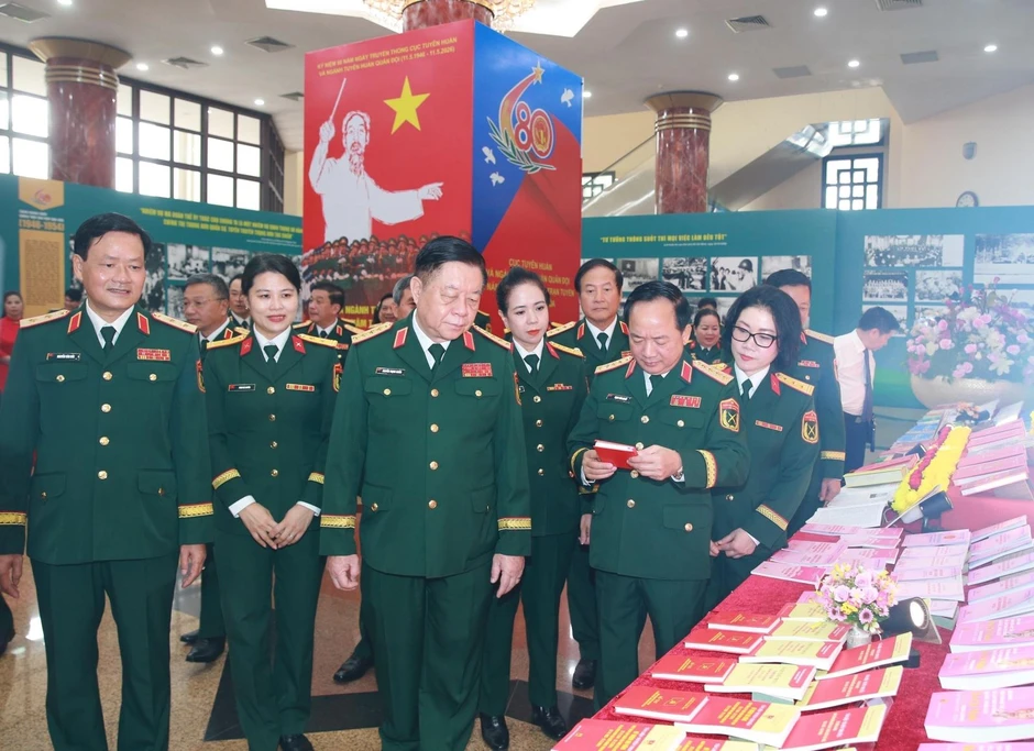 Cán bộ làm công tác tuyên huấn Quân đội luôn 'đi trước mở đường' Cán bộ làm công tác tuyên huấn Quân đội luôn 'đi trước mở đường'