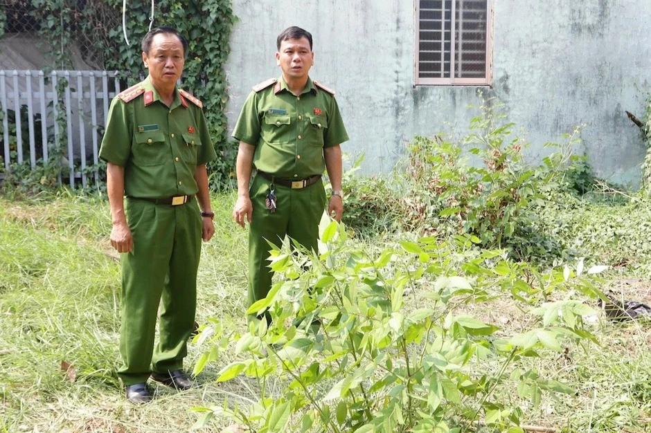 Cán bộ lực lượng an ninh cơ sở bị đâm chết trong lúc làm nhiệm vụ Cán bộ lực lượng an ninh cơ sở bị đâm chết trong lúc làm nhiệm vụ