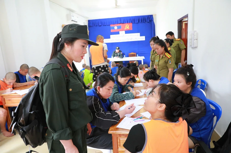 Cận cảnh cuộc đột kích của Công an Lai Châu vào sào huyệt lừa đảo ở Lào Cận cảnh cuộc đột kích của Công an Lai Châu vào sào huyệt lừa đảo ở Lào