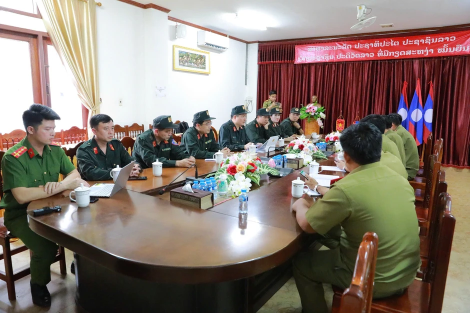 Cận cảnh cuộc đột kích của Công an Lai Châu vào sào huyệt lừa đảo ở Lào Cận cảnh cuộc đột kích của Công an Lai Châu vào sào huyệt lừa đảo ở Lào