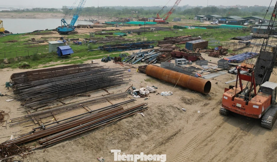 Cận cảnh tiến độ thi công cầu Hồng Hà trên sông Hồng năm 2026 Cận cảnh tiến độ thi công cầu Hồng Hà trên sông Hồng năm 2026