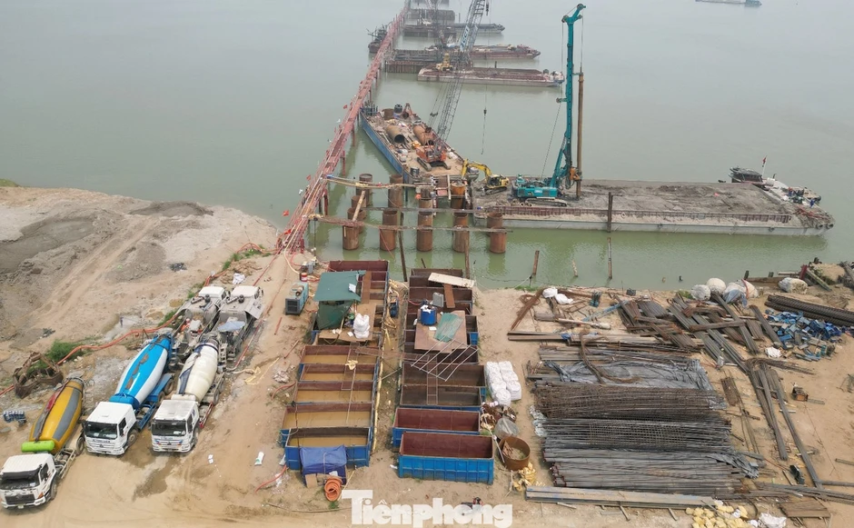 Cận cảnh tiến độ thi công cầu Hồng Hà trên sông Hồng năm 2026 Cận cảnh tiến độ thi công cầu Hồng Hà trên sông Hồng năm 2026