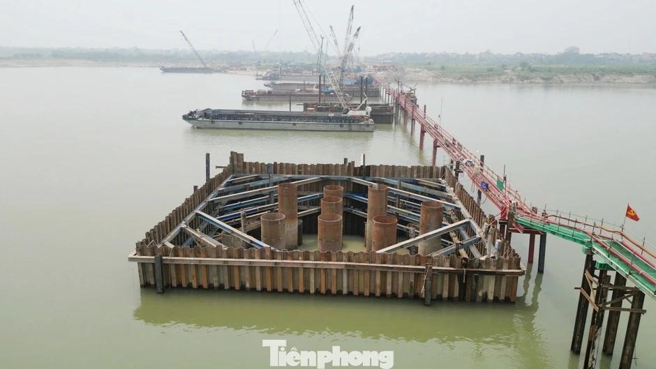Cận cảnh tiến độ thi công cầu Hồng Hà trên sông Hồng năm 2026 Cận cảnh tiến độ thi công cầu Hồng Hà trên sông Hồng năm 2026