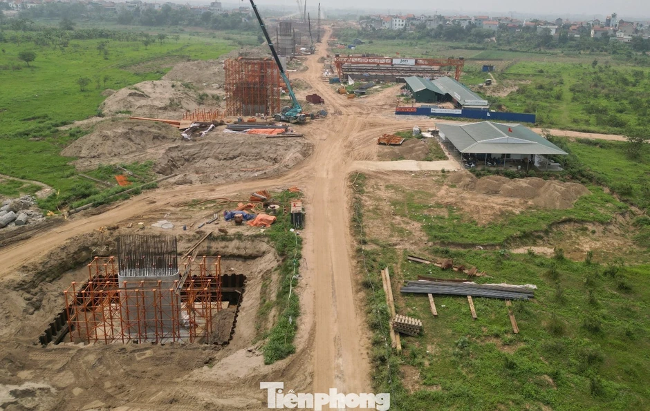 Cận cảnh tiến độ thi công cầu Hồng Hà trên sông Hồng năm 2026 Cận cảnh tiến độ thi công cầu Hồng Hà trên sông Hồng năm 2026
