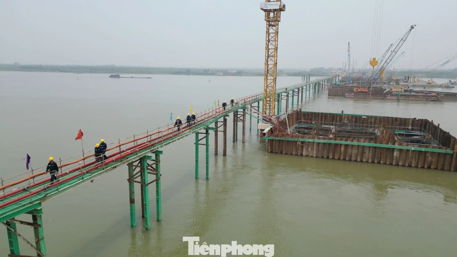 Cận cảnh tiến độ thi công cầu Hồng Hà trên sông Hồng năm 2026 Cận cảnh tiến độ thi công cầu Hồng Hà trên sông Hồng năm 2026