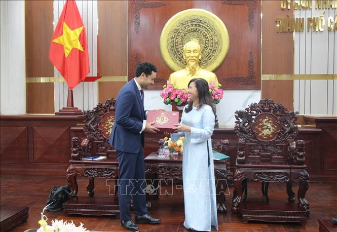 Cần Thơ đẩy mạnh hợp tác giáo dục và y tế với các cơ sở của Pháp Cần Thơ đẩy mạnh hợp tác giáo dục và y tế với các cơ sở của Pháp