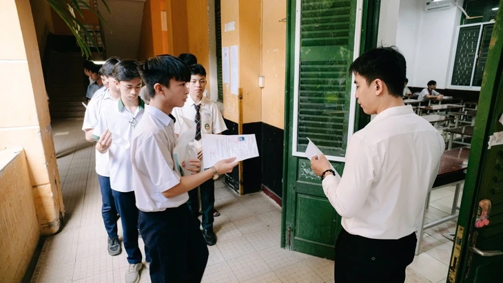 Căng thẳng thi lớp 10, gỡ từ đâu? Căng thẳng thi lớp 10, gỡ từ đâu?