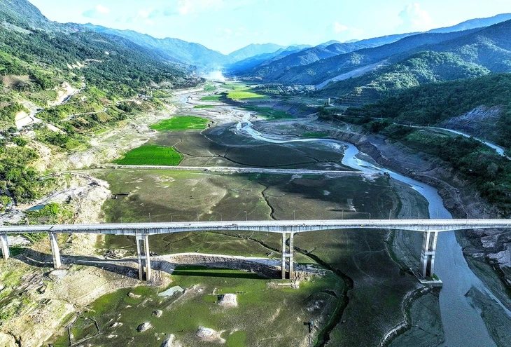 Cảnh báo giữa năm nay El Nino rất mạnh, nguy cơ hạn hán diện rộng Cảnh báo giữa năm nay El Nino rất mạnh, nguy cơ hạn hán diện rộng