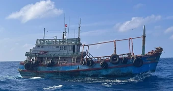 Cảnh sát biển bắt giữ tàu vận chuyển dầu D.O trái phép