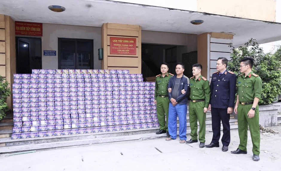Cảnh sát chặn ô tô chở hơn 700kg hàng cấm, Phan Thanh Hương ra đầu thú Cảnh sát chặn ô tô chở hơn 700kg hàng cấm, Phan Thanh Hương ra đầu thú