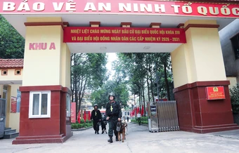 Cảnh sát cơ động sẵn sàng bảo vệ an ninh bầu cử