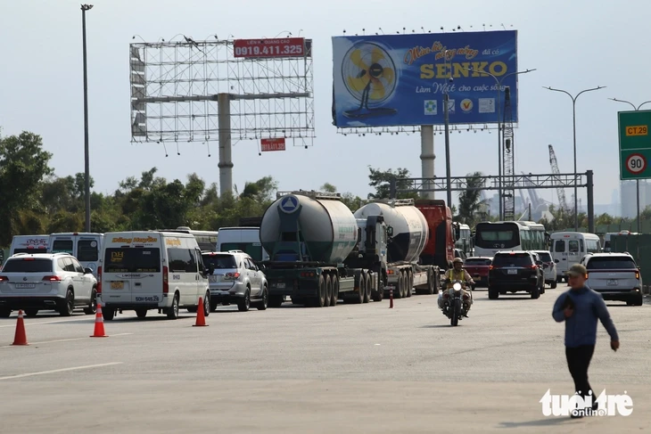 Cao tốc TP.HCM - Long Thành kẹt dài ngày cuối lễ, khuyến cáo đi quốc lộ 1 Cao tốc TP.HCM - Long Thành kẹt dài ngày cuối lễ, khuyến cáo đi quốc lộ 1