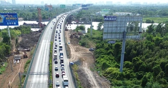 Cao tốc TP.HCM - Long Thành kẹt dài ngày cuối lễ, khuyến cáo đi quốc lộ 1