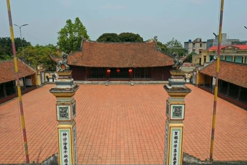 Cặp nghê đá cổ ở đền La Vân bất ngờ biến mất Cặp nghê đá cổ ở đền La Vân bất ngờ biến mất
