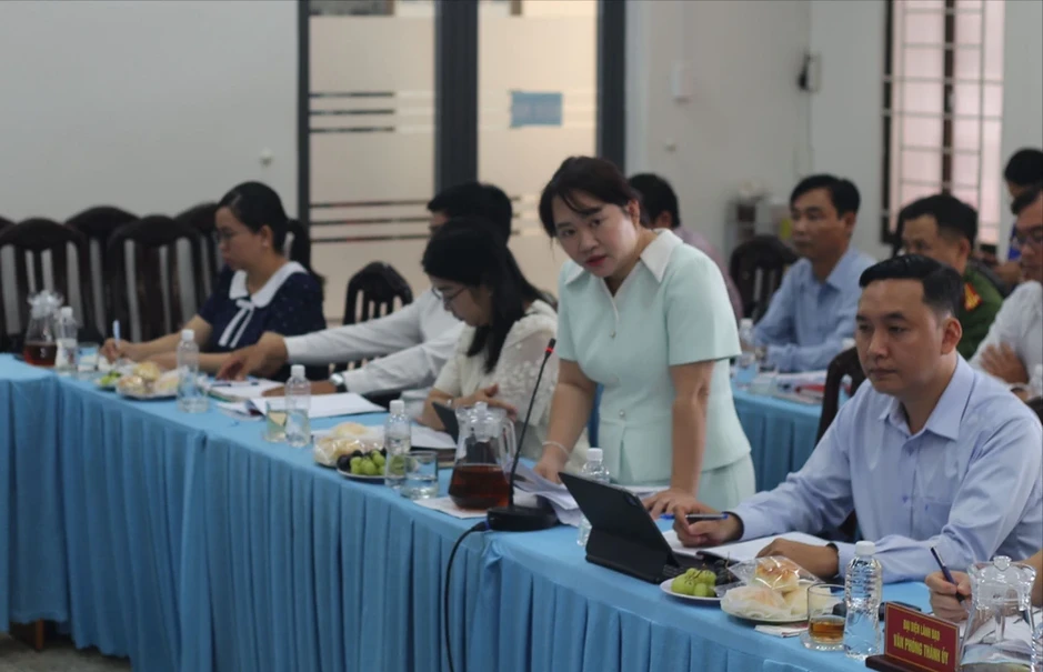 Cấp xã kiến nghị TP.HCM sớm có hướng dẫn lập phòng chuyên môn, giảm tải áp lực công việc Cấp xã kiến nghị TP.HCM sớm có hướng dẫn lập phòng chuyên môn, giảm tải áp lực công việc