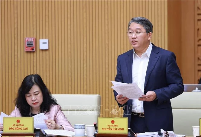 Cắt giảm tối đa thủ tục hành chính, giảm phiền hà cho người dân, doanh nghiệp Cắt giảm tối đa thủ tục hành chính, giảm phiền hà cho người dân, doanh nghiệp