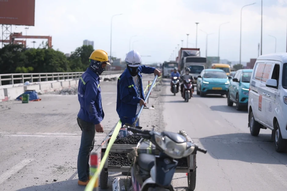 Cầu Đồng Nai sửa chữa, giao thông cửa ngõ phía Đông TP.HCM ùn ứ nhiều giờ