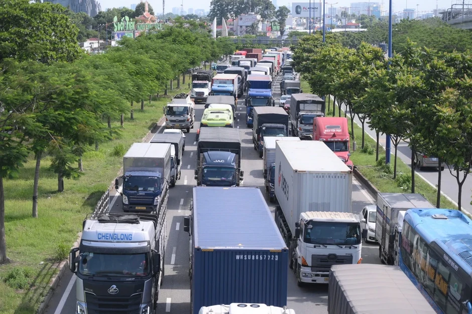 Cầu Đồng Nai sửa chữa, giao thông cửa ngõ phía Đông TP.HCM ùn ứ nhiều giờ