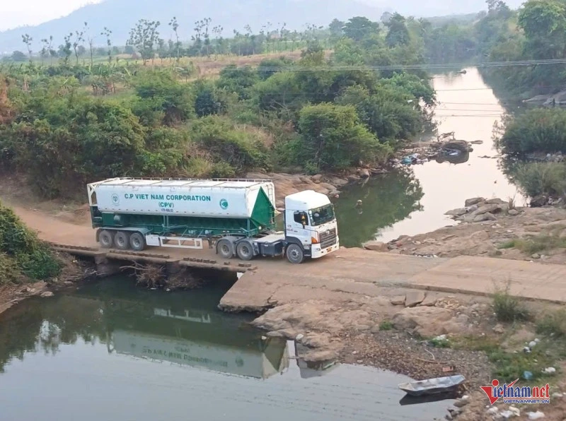 Cầu Tình hơn 100m bỗng dưng dừng thi công, người dân lo lắng trước mùa mưa Cầu Tình hơn 100m bỗng dưng dừng thi công, người dân lo lắng trước mùa mưa