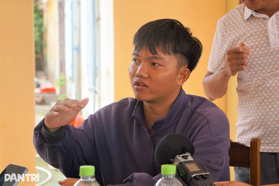 Cha òa khóc ôm con gái vừa được cứu sống sau nhiều giờ trôi dạt trên biển Cha òa khóc ôm con gái vừa được cứu sống sau nhiều giờ trôi dạt trên biển
