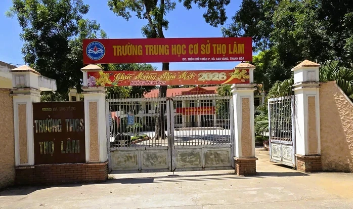 Chấm dứt hợp đồng với thầy giáo để lộ đề thi môn Tiếng Anh