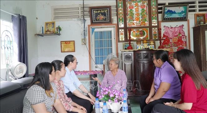 Chăm lo toàn diện cho người có công với cách mạng Chăm lo toàn diện cho người có công với cách mạng