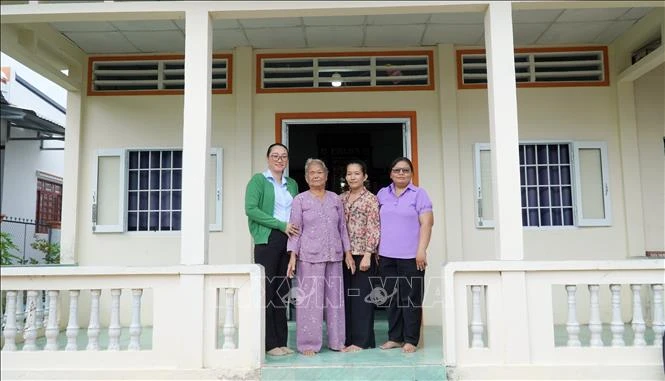 Chăm lo toàn diện cho người có công với cách mạng Chăm lo toàn diện cho người có công với cách mạng