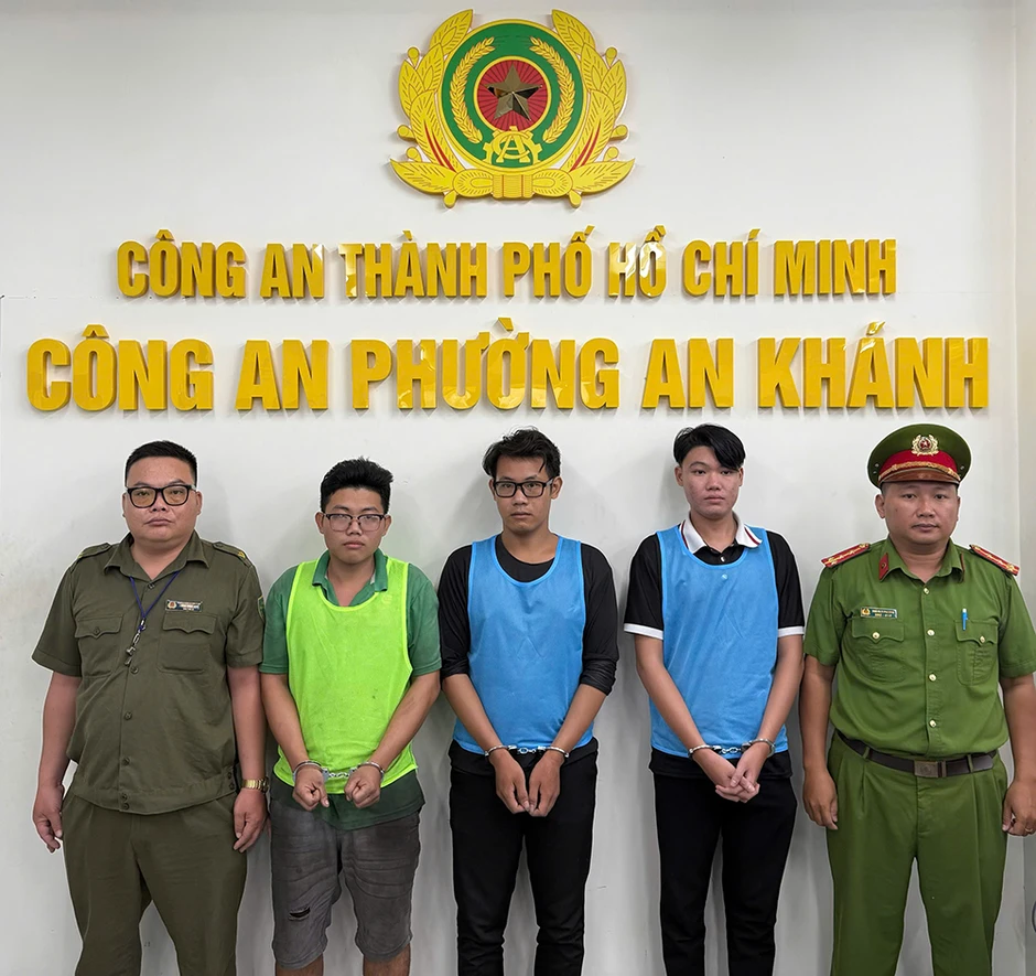 Chân tướng 3 kẻ giả danh Cảnh sát hình sự để cưỡng đoạt tiền ở TPHCM Chân tướng 3 kẻ giả danh Cảnh sát hình sự để cưỡng đoạt tiền ở TPHCM