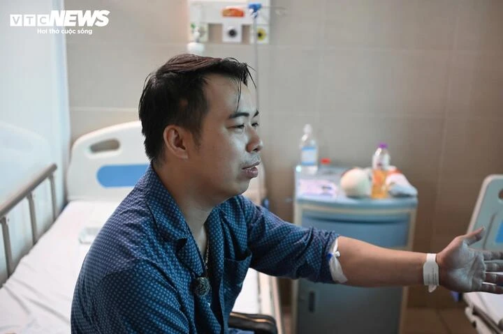 Chàng rể kể phút phá mái tôn cứu bố mẹ trong nhà 7 tầng bốc cháy