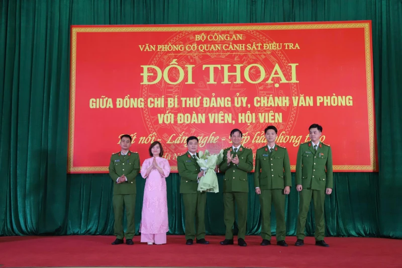 Chánh Văn phòng Cơ quan CSĐT Bộ Công an đối thoại với thanh niên, phụ nữ Chánh Văn phòng Cơ quan CSĐT Bộ Công an đối thoại với thanh niên, phụ nữ