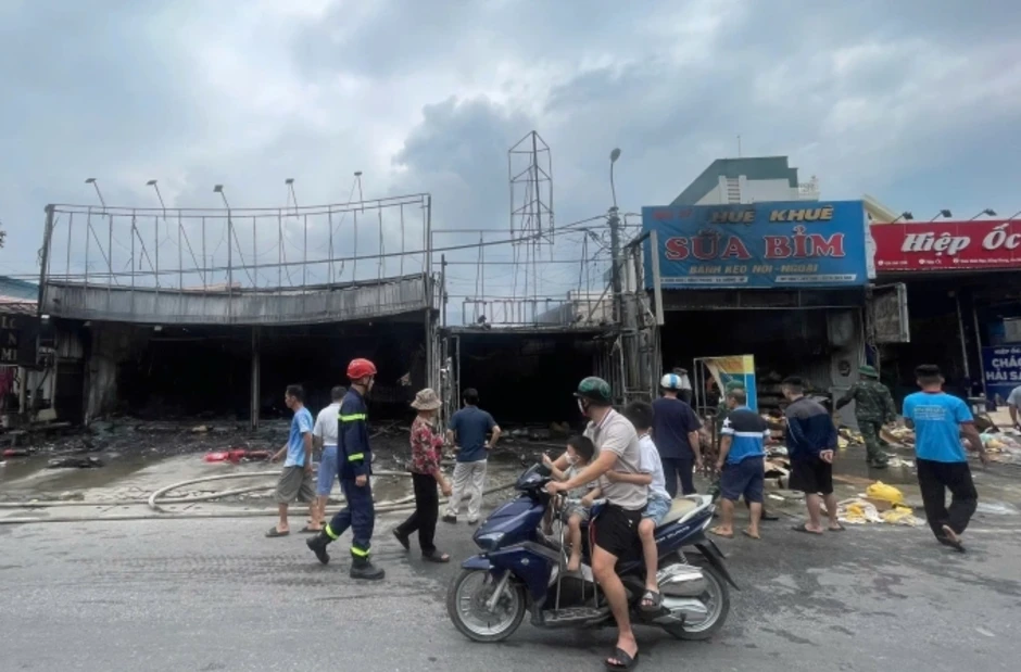 Cháy 7 cửa hàng ở Hải Phòng Cháy 7 cửa hàng ở Hải Phòng