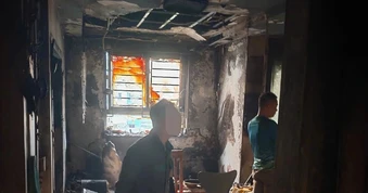 Cháy căn hộ chung cư tại Hà Nội lúc rạng sáng
