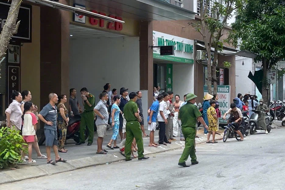 Cháy căn hộ tầng 12 chung cư CT2A Quang Trung , cư dân tháo chạy hoảng loạn