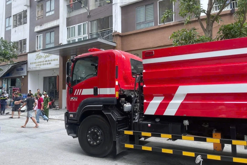 Cháy căn hộ tầng 12 chung cư CT2A Quang Trung , cư dân tháo chạy hoảng loạn