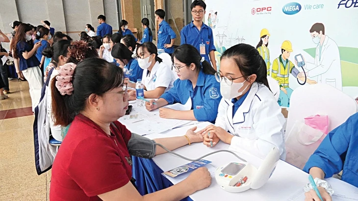 Chạy đua cho chiến dịch khám sức khỏe bao phủ toàn dân Chạy đua cho chiến dịch khám sức khỏe bao phủ toàn dân