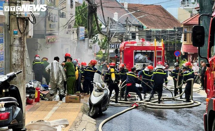 Cháy lớn giữa trung tâm Đà Lạt, một người tử vong Cháy lớn giữa trung tâm Đà Lạt, một người tử vong
