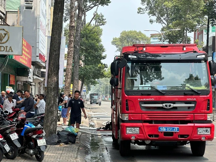 Cháy lớn nhà dân ở phường Minh Phụng, TPHCM Cháy lớn nhà dân ở phường Minh Phụng, TPHCM