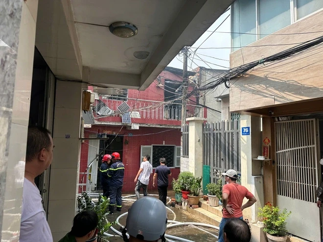 Cháy lớn nhà dân ở phường Minh Phụng, TPHCM Cháy lớn nhà dân ở phường Minh Phụng, TPHCM