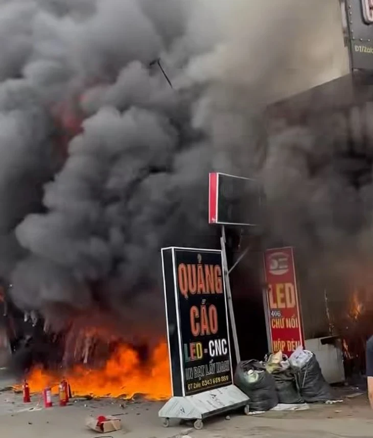 Cháy lớn ở Hải Phòng, nhiều cửa hàng và nhà dân bị thiêu rụi