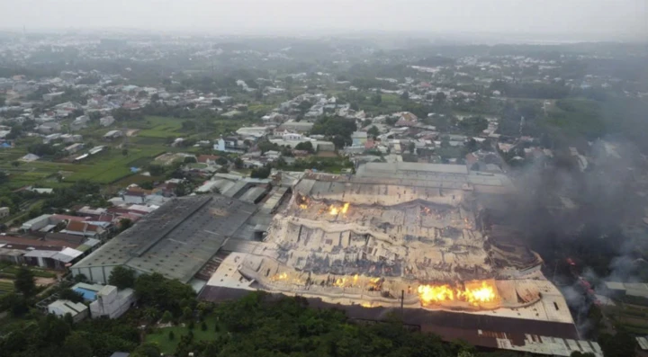 Cháy lớn tại công ty sản xuất gỗ sát khu dân cư ở Đồng Nai Cháy lớn tại công ty sản xuất gỗ sát khu dân cư ở Đồng Nai