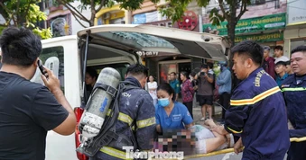 Cháy nhà 4 tầng ở Hà Nội