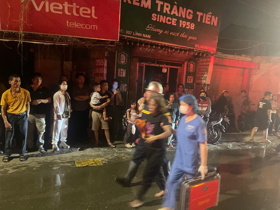 Cháy nhà 7 tầng ở Hà Nội Cháy nhà 7 tầng ở Hà Nội
