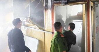 Cháy nhà nghỉ Mèo Vạc khiến 95 khách nước ngòai thoát nạn an toàn