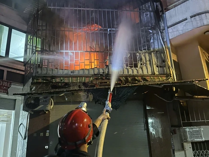 Cháy nhà ở TPHCM, 6 người may mắn thoát nạn Cháy nhà ở TPHCM, 6 người may mắn thoát nạn